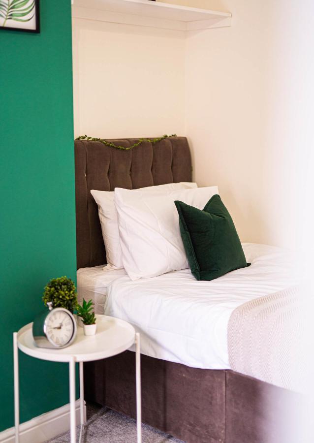 Comfortable House In Nuneaton Sleeps5 Free Parking Good Amenites Kültér fotó
